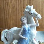 Statue Femme<br> Le Cheval en Porcelaine