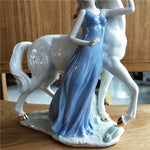 Statue Femme<br> Le Cheval en Porcelaine