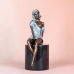 Femme Assise en Bronze